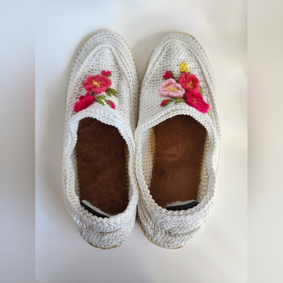 Embroidered Handmade Crochet Floral Women's Shoes Size US 6.5 "One of a kind" - Picture 5 of 7